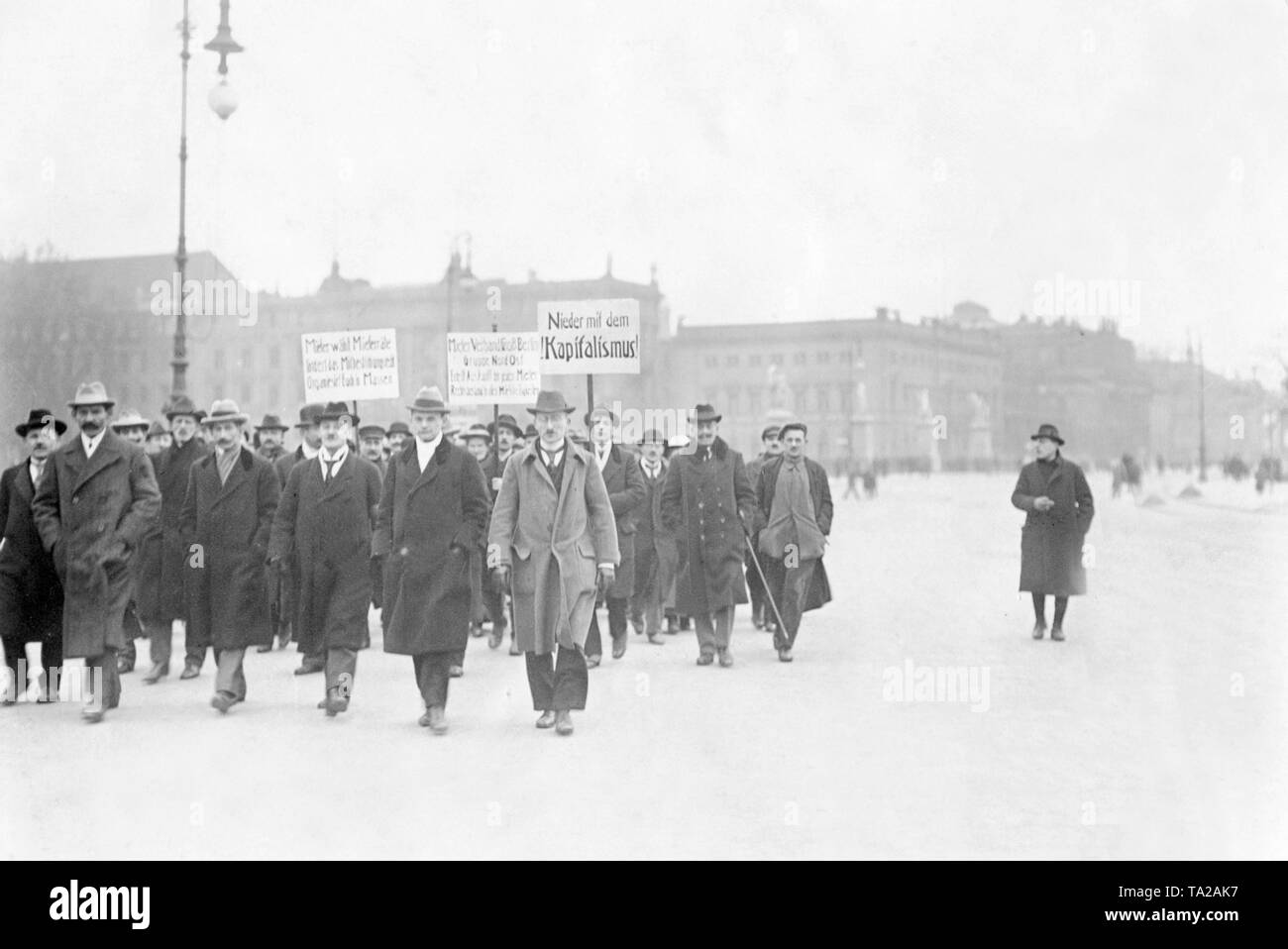 Kommunistischen Mitgliedern der Berliner Mieterverein (Berlin Mieterbund) für die Errichtung der Mieter und Pächter die Teilnahme an der Entscheidung nachweisen. Stockfoto