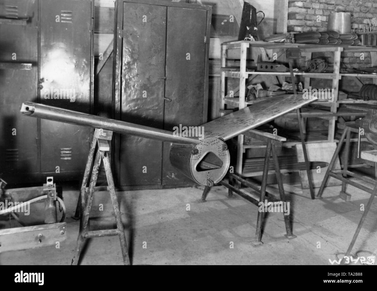 Die Produktion der Heinkel He 162 in einem unterirdischen Produktionsanlage. Bild von einer Foto-serie, Ende 1944. Stockfoto