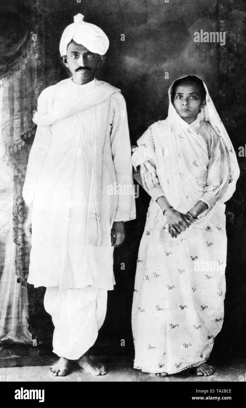 Der Führer der indischen Unabhängigkeitsbewegung Mahatma Gandhi und seine Frau Kasturba nach der Rückkehr aus Südafrika. Stockfoto