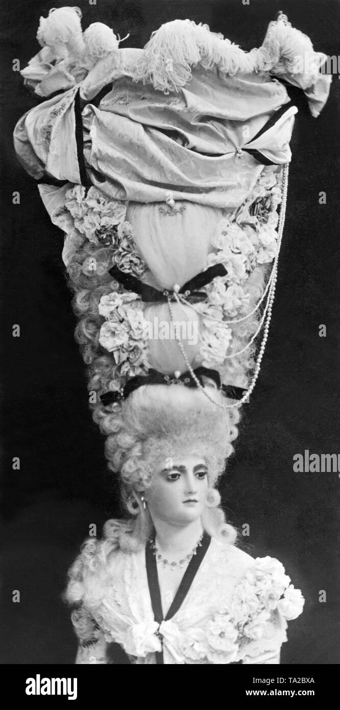 Weibliche Figur mit modernen Frisur (WIG) aus dem 18. Jahrhundert. Stockfoto