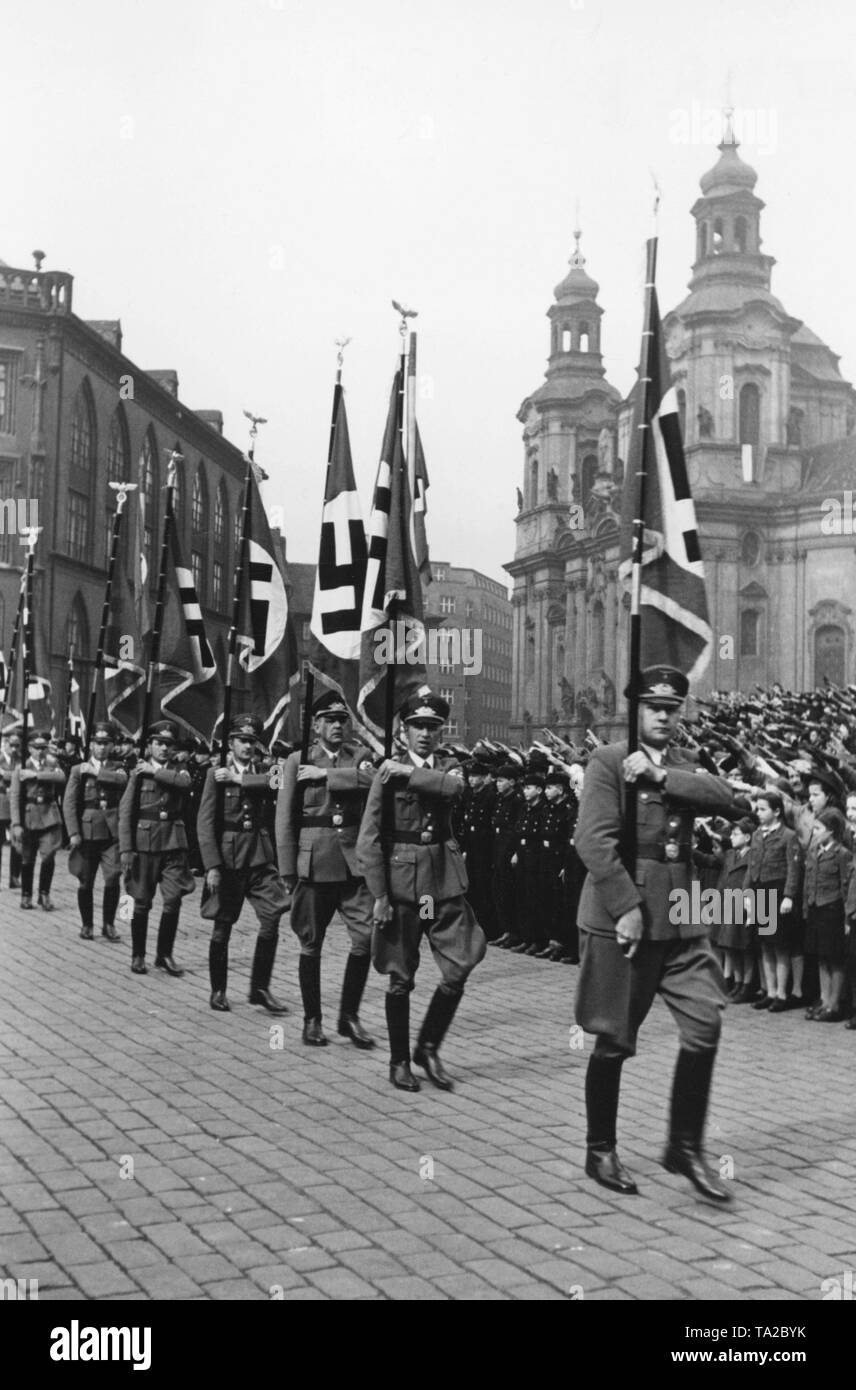 Anlasslich Des 50 Jahrigen Adolf Hitlers Geburtstag Eine Parade