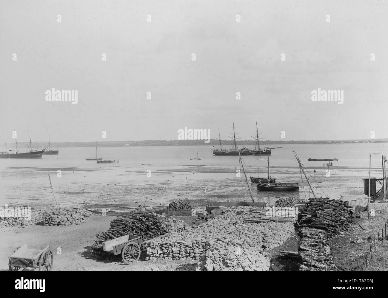 Blick auf die Delagoa Bay, das heutige Maputo Bay. in Lourenço Marques, der Hauptstadt der portugiesischen Kolonie Mosambik, heute Maputo. 01.01.1900-31.12.1910. Foto: Joseph & Maurice Lazarus Stockfoto