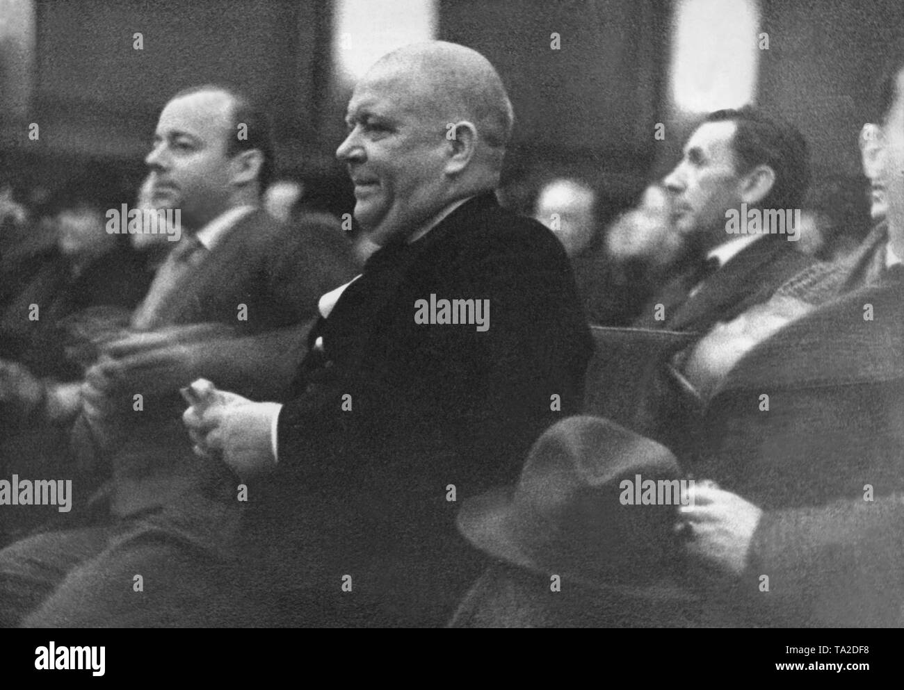 Schauspieler Heinz Ruehmann (links) bei einer Vorführung von "Pat und Patachon". Stockfoto