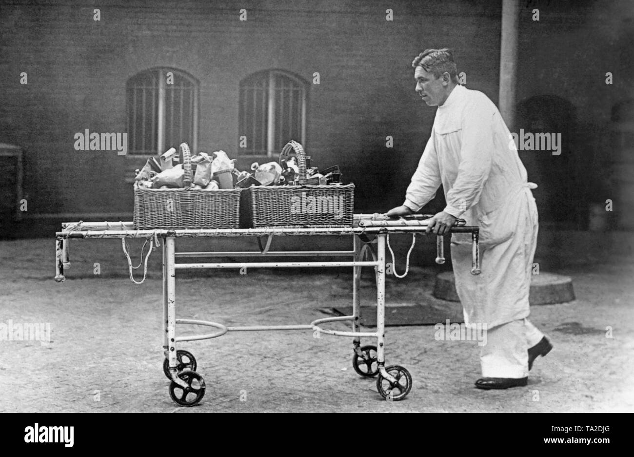 Die Berliner Hindenburg Krankenhaus hat aufgrund der globalen Wirtschaftskrise zu schließen. Die Arzneimittel und die Bestände sind in andere Krankenhaeuser. Stockfoto