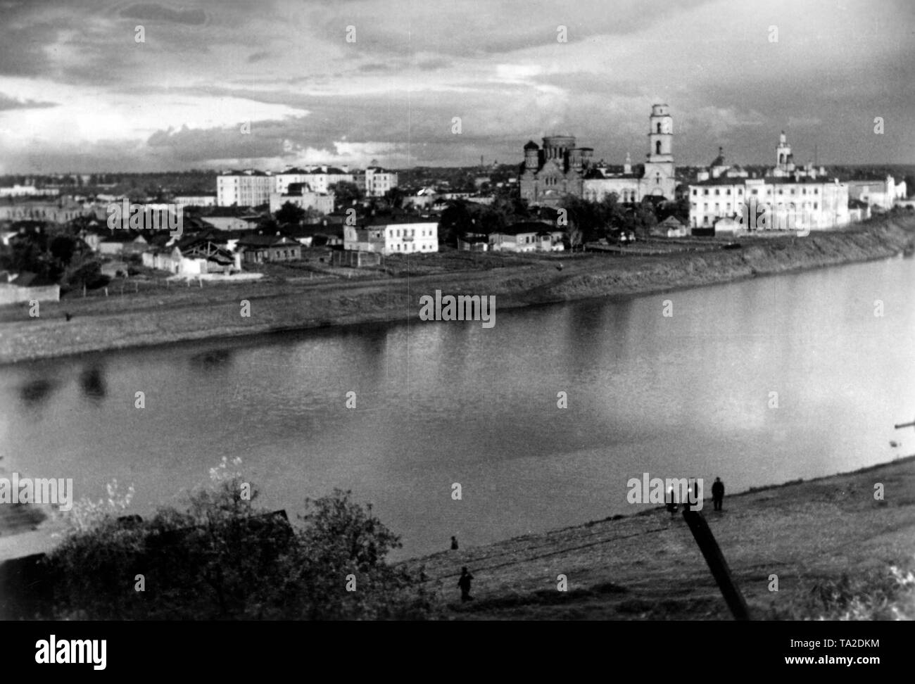 Blick auf das Stadtzentrum von der russischen Stadt Orel (Orjol) und des Flusses Oka. Orel war einer der Ausgangspunkte der Operation Zitadelle. Foto der Propaganda Firma (PK): Kriegsberichterstatter Fischer. Stockfoto