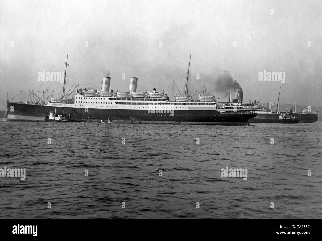 Die schwedische "Gripsholm" erreicht den Hafen von New York City nach der Jungfernfahrt. Die Gripsholm war das erste dieselbetriebene Ocean Liner. Stockfoto