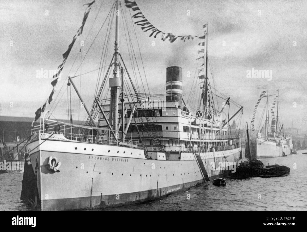 Der Passagier- und Frachtschiff "Eleonore Woermann", die auf Strecken von West African Deutsche Kolonien betrieben wird, wird in einem Hafen vor Anker. 1915 Die "Eleonore Woermann" wurde von einem britischen Kreuzer versenkt. Stockfoto