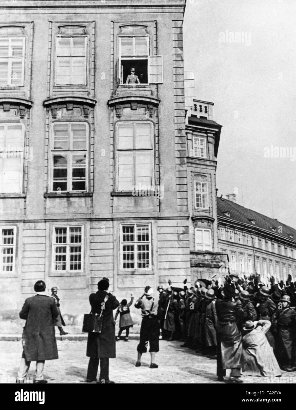 Adolf Hitler ist in Prag gefeiert. Sechs Monate nach dem Münchner Abkommen, Hitler besetzten die verbleibenden Bereiche von Böhmen und Mähren und erste slowakische Republik wurde auf seinen Befehl gegründet. Mit der Okkupation der Tschechoslowakei, die internationale Situation eskalierte vor dem Zweiten Weltkrieg. Stockfoto