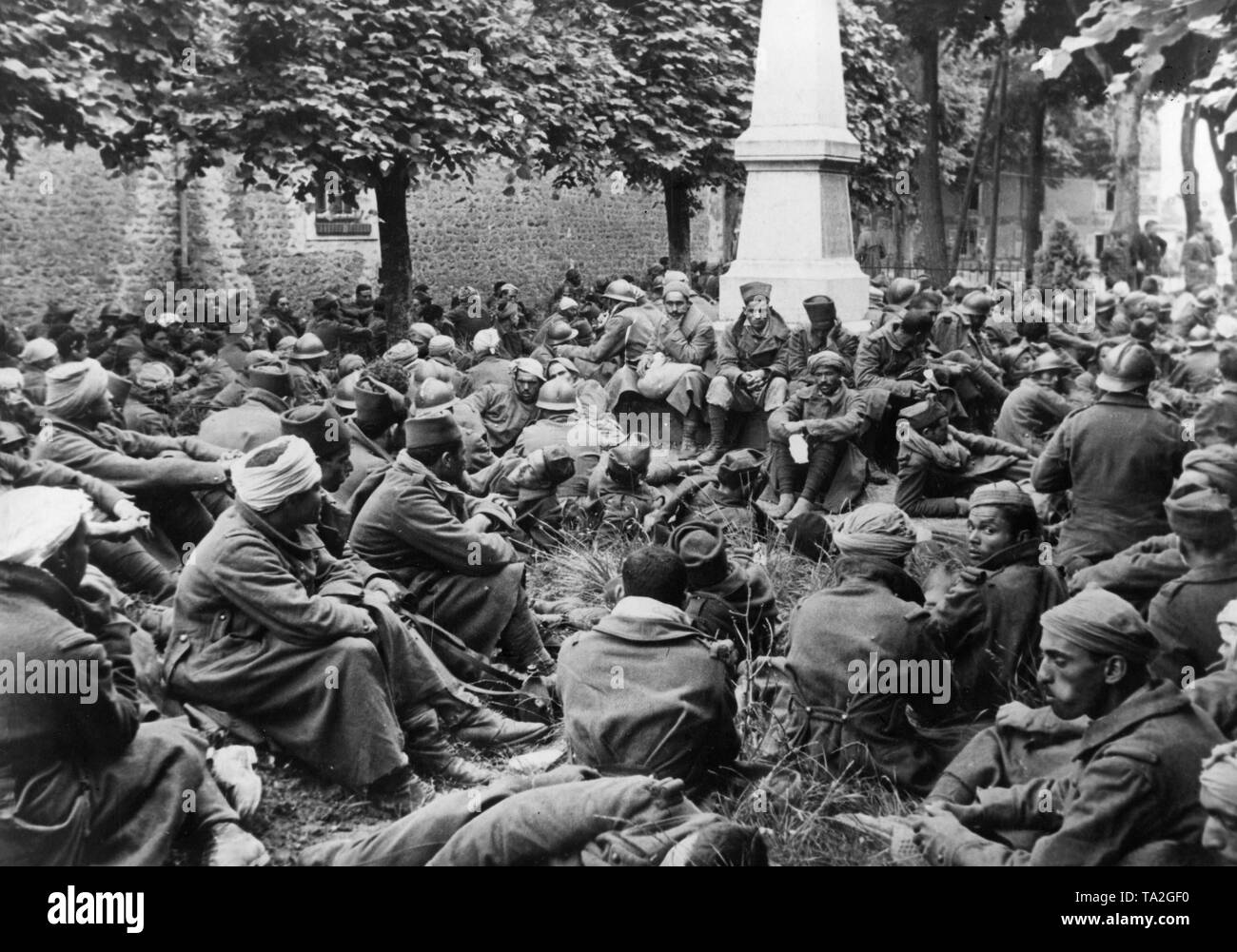 Die französischen Soldaten, darunter viele Mitglieder der afrikanischen Truppen, in einer Haftanstalt. Foto: Hentzschel Stockfoto