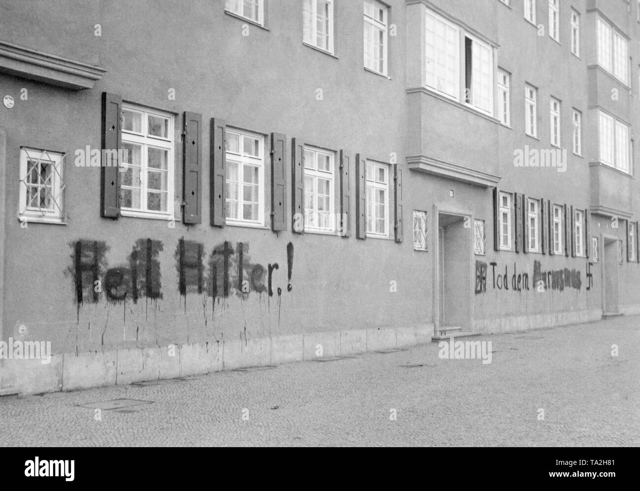 Die Schmierereien von politischen Parolen auf Wänden war ein beliebtes Mittel der Agitation in der Weimarer Republik. Stockfoto