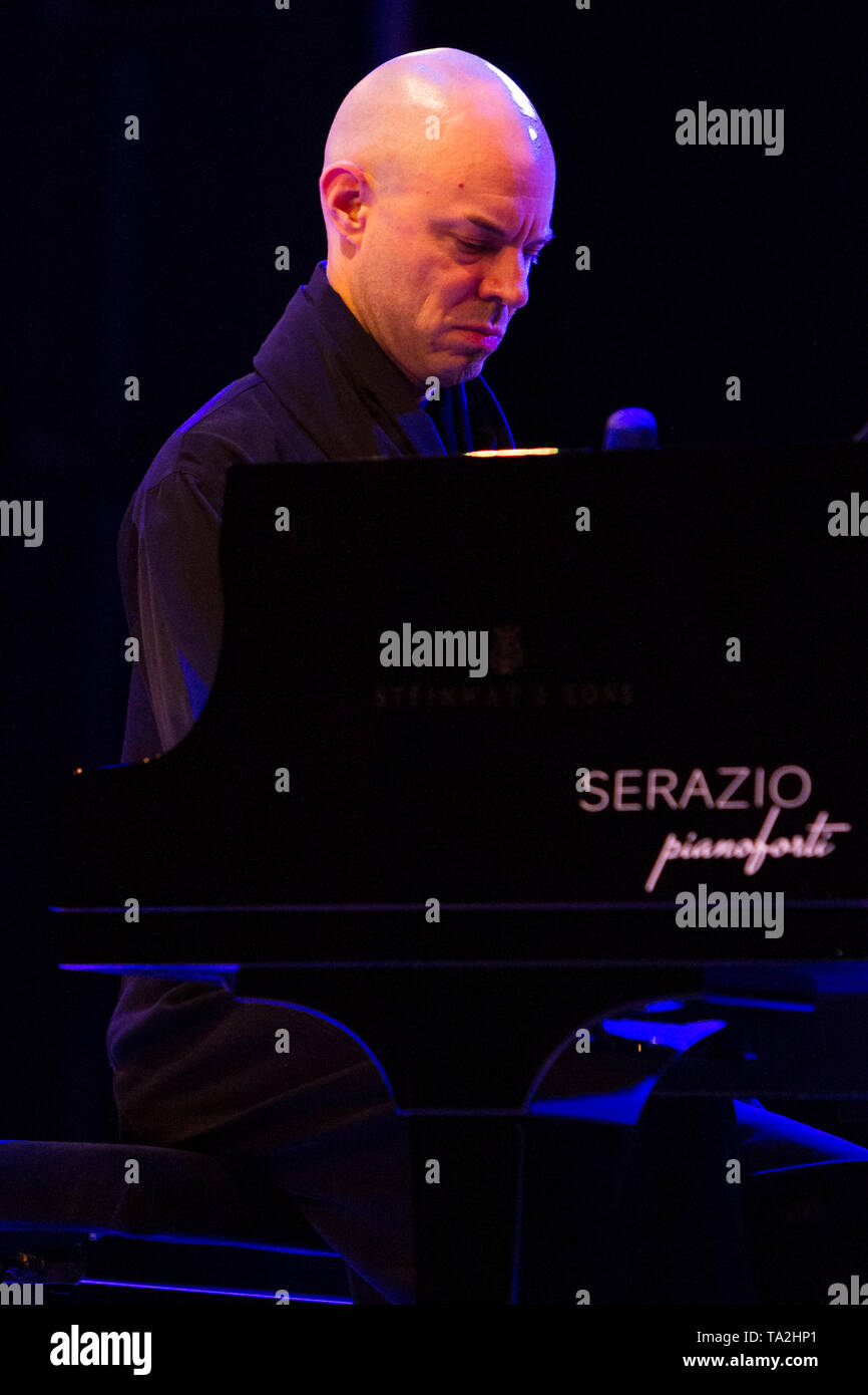 Der Schweizer Pianist Nik Bärtsch (Nik Bartsch) im Konzert an 2019 Torino Jazz Festival Stockfoto