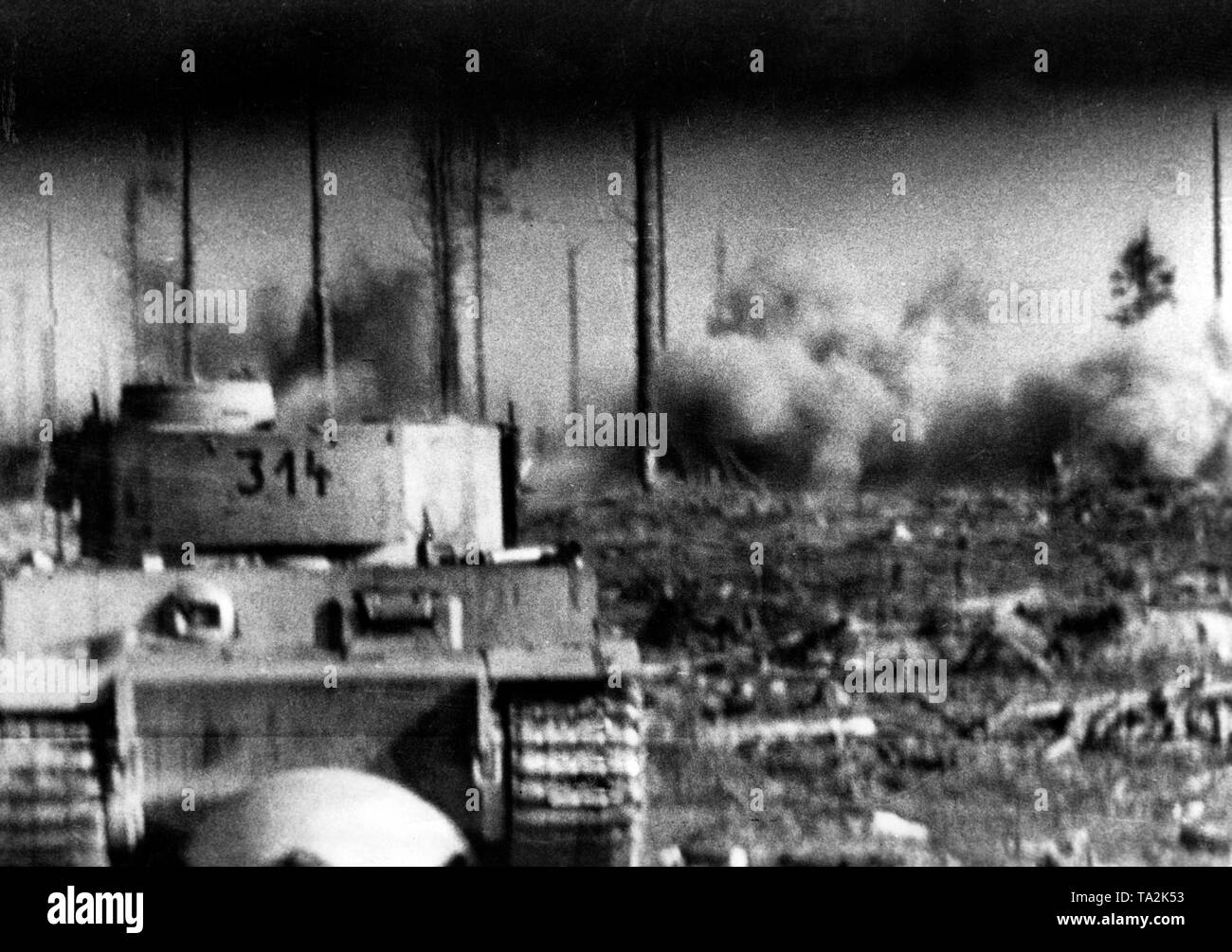 Blick auf das Schlachtfeld von Kursk aus der Beobachtung Schlitz eines teilnehmenden Tank namens 'Tiger'. Die größte Panzerschlacht des Zweiten Weltkrieges fand an der Operation Zitadelle, der letzten großen deutschen Offensive an der Ostfront. Stockfoto