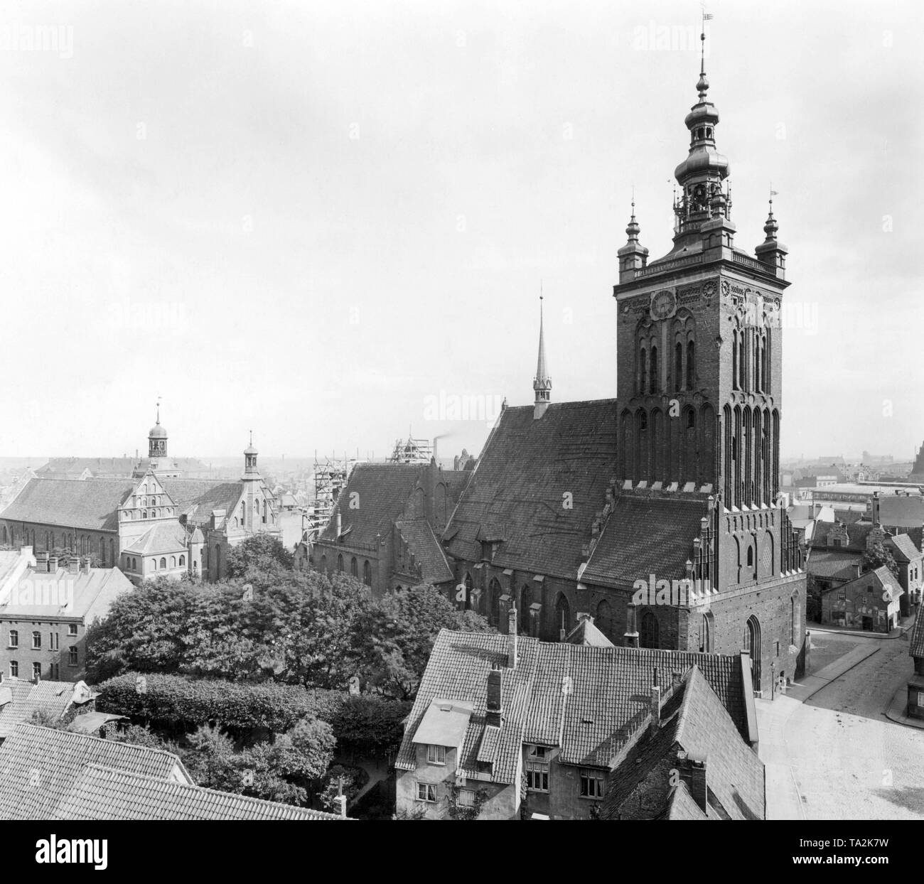 Die Kirche St. Katharina, eine der ältesten Kirchen in Danzig. Es war vermutlich im Jahre 1185 unter Sobieslaw I. während des Zweiten Weltkrieges errichtet, wurde die Kirche zerstört und dann wieder aufgebaut. Die Kirche ist vor allem berühmt für seine Carillon. Stockfoto