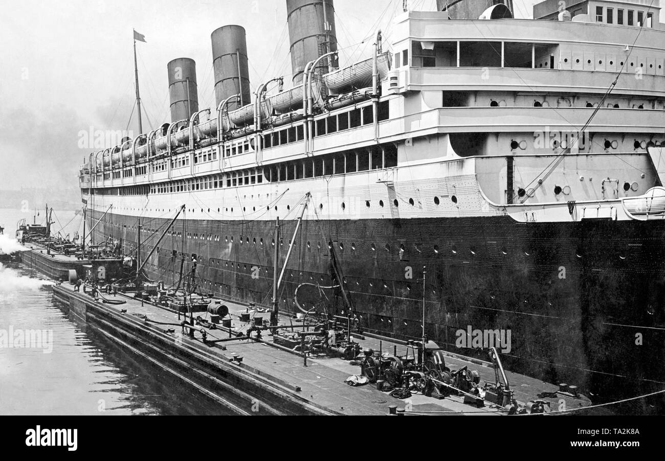 Der Ozeandampfer RMS Aquitania der Cunard Reederei liegt in einem Pier im Hafen von New York in Hoboken, New Jersey. Stockfoto