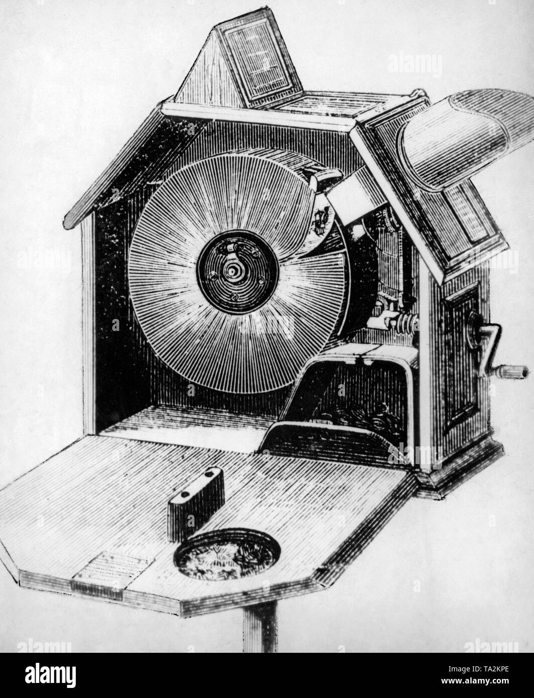 Foto von Edisons kinetoscope entwickelt, 1891/92 von William Kennedy Laurie Dickinson und Chief Engineer Edinson. Dies ist die erste Viewer, ein Gerät für die Wiedergabe von Filmen ohne Schleier. Edinson des Kinetoscope wurde zuerst am Columbian Exposition der Welt in Chicago, 1893 ausgestellt. Stockfoto