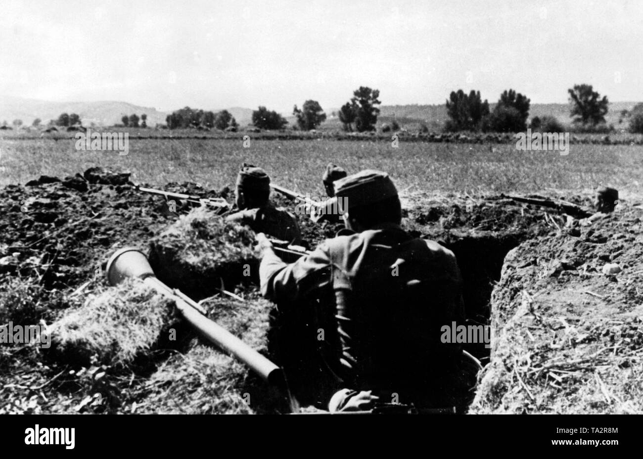 Deutscher soldat 1944 mit panzerfaust -Fotos und -Bildmaterial in hoher ...