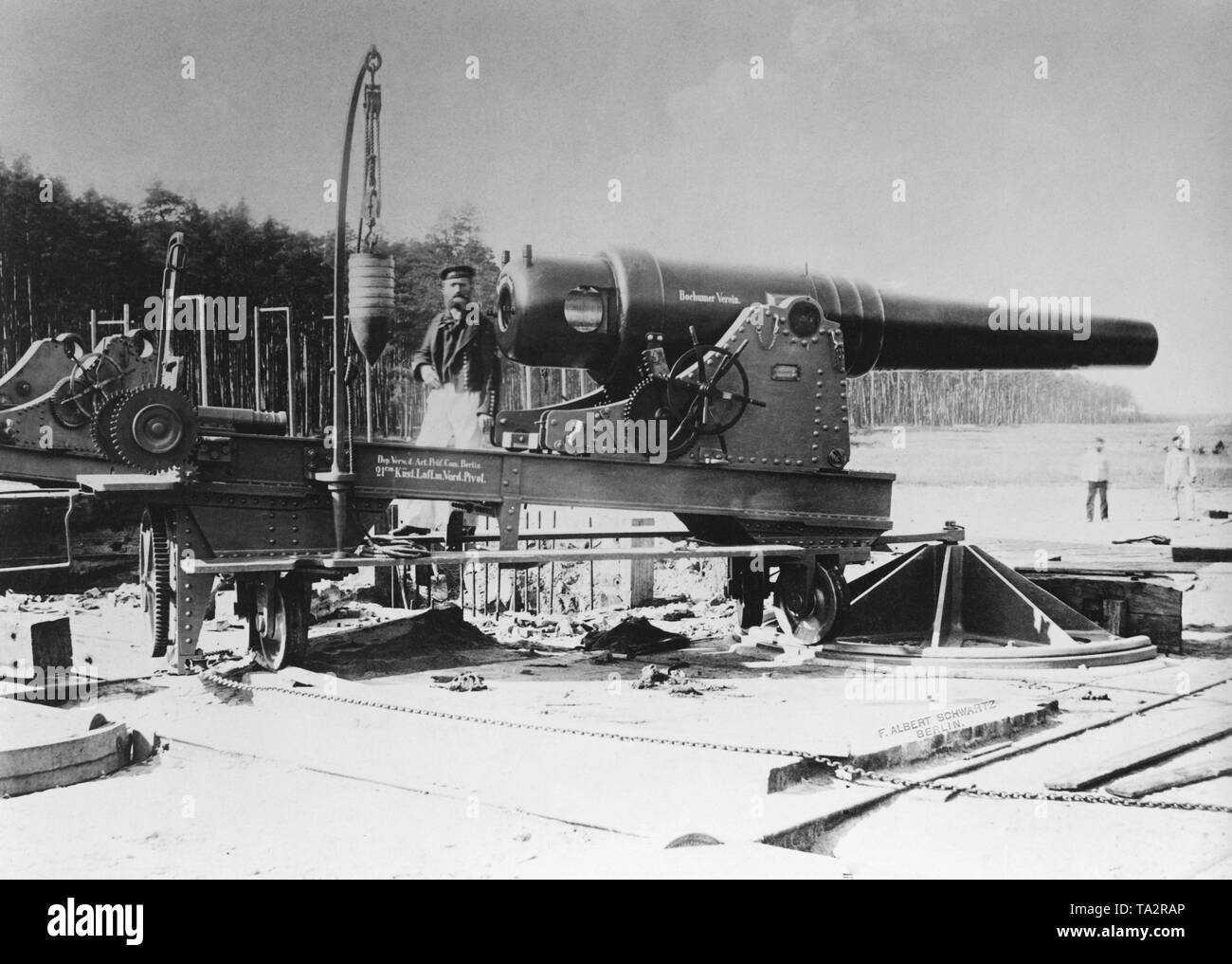 Eine 21 cm Kaliber Schiff Gewehr der Bochumer Verein auf der Wien Welt. Stockfoto