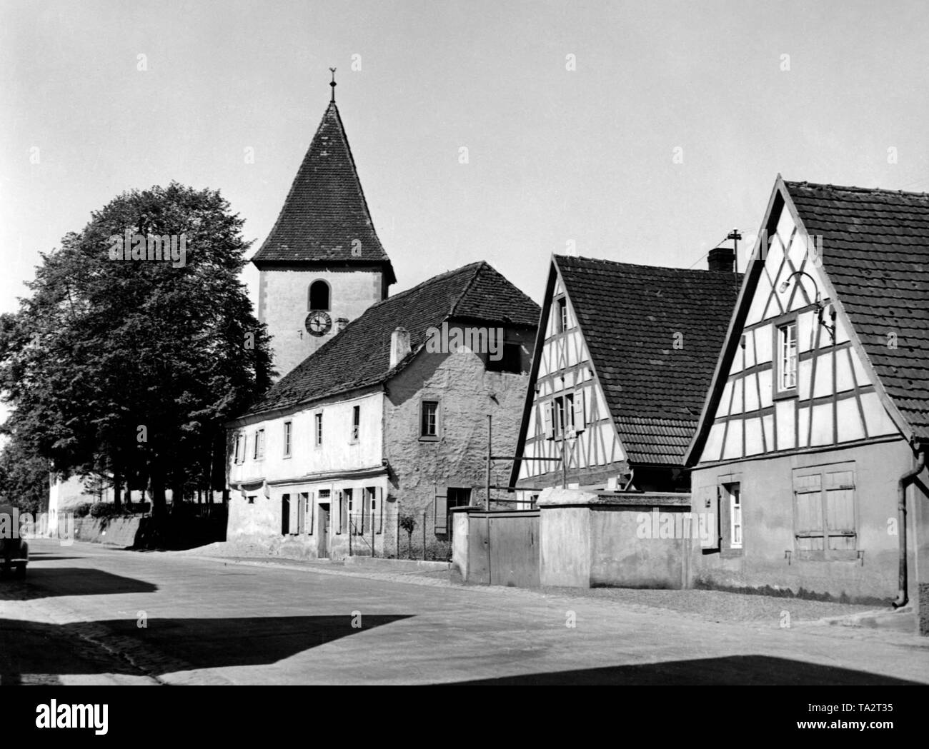Die evangelische Dorfkirche in der Queichtalstrasse in Annweiler-Queichhambach. Stockfoto