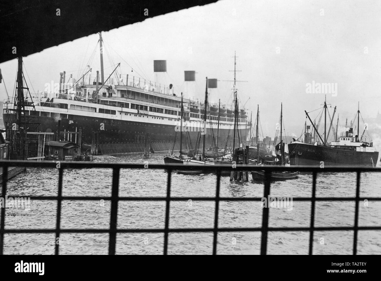 Die "Cap Arcona" der Reederei Hamburg Süd ist im Hamburger Hafen vor Anker. Stockfoto