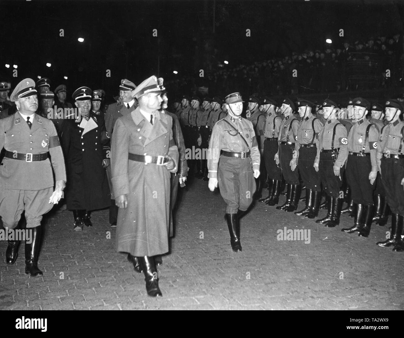 Anlässlich des Inkrafttretens des Großraum Hamburg handeln, Gäste kommen am Hamburger Dammtor Bahnhof. Vorne von Links: Robert Ley und Rudolf Hess. Wilhelm Frick ist von Hess abgedeckt. Stockfoto