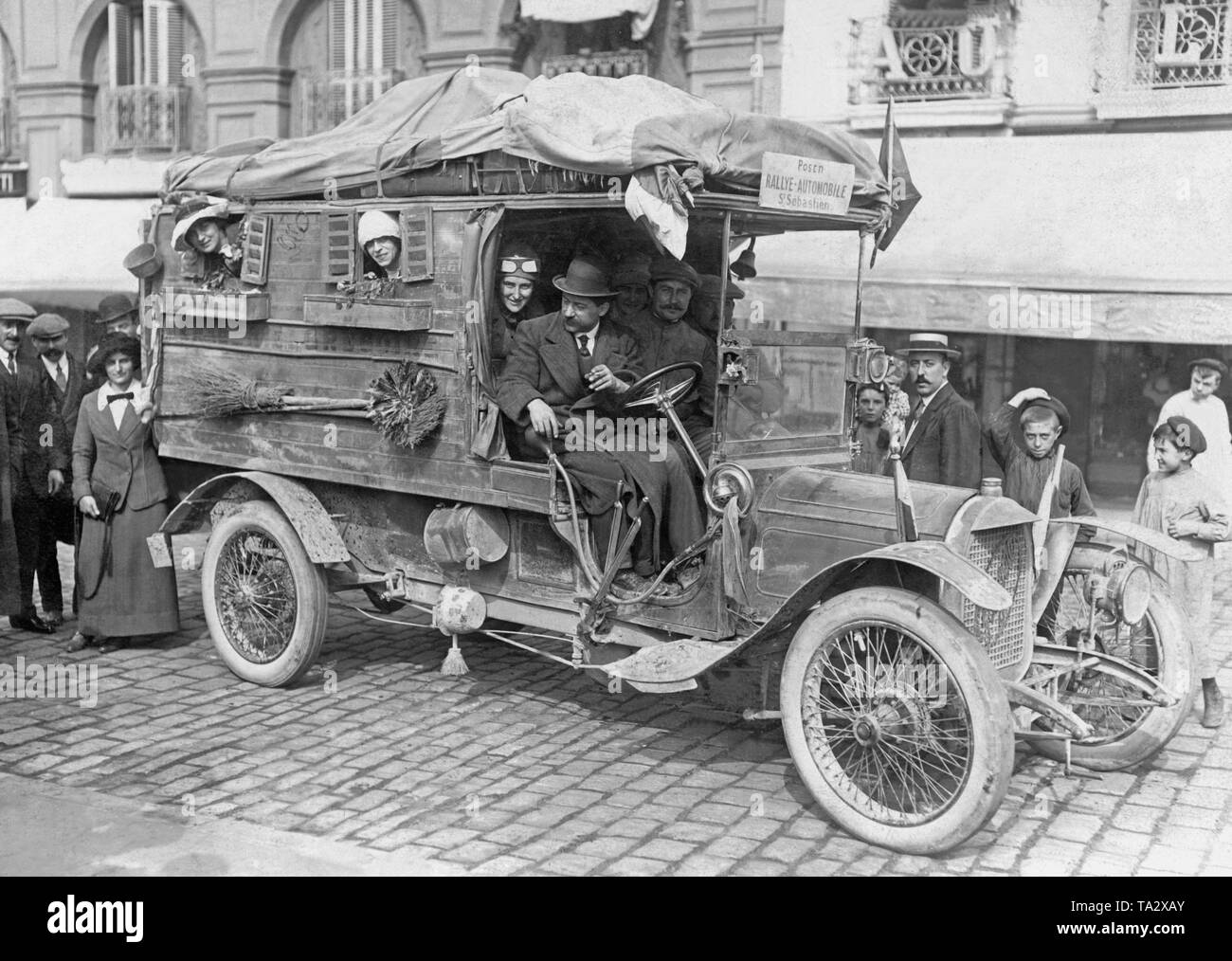 Wohnwagen auf eine Rallye aus Posen zu St. Sebastian. Stockfoto