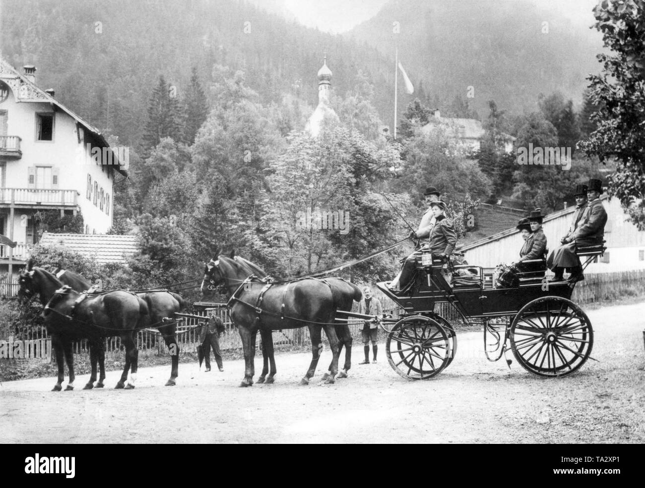 Mitglieder des Bayerischen königlichen Familie auf Urlaub in Birkenstein in der Nähe von Schliersee. Stockfoto