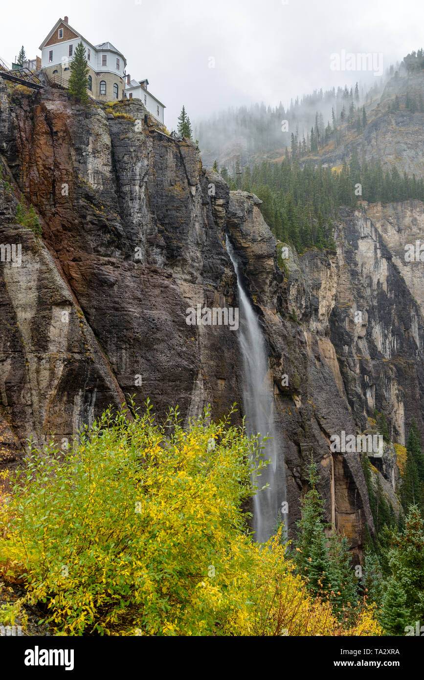 Bridal Veil Falls, Telluride, Co - Vertikal - Herbst Blick auf die Bridal Veil Falls, 365 Meter hohen, Telluride, Colorado, USA. Stockfoto