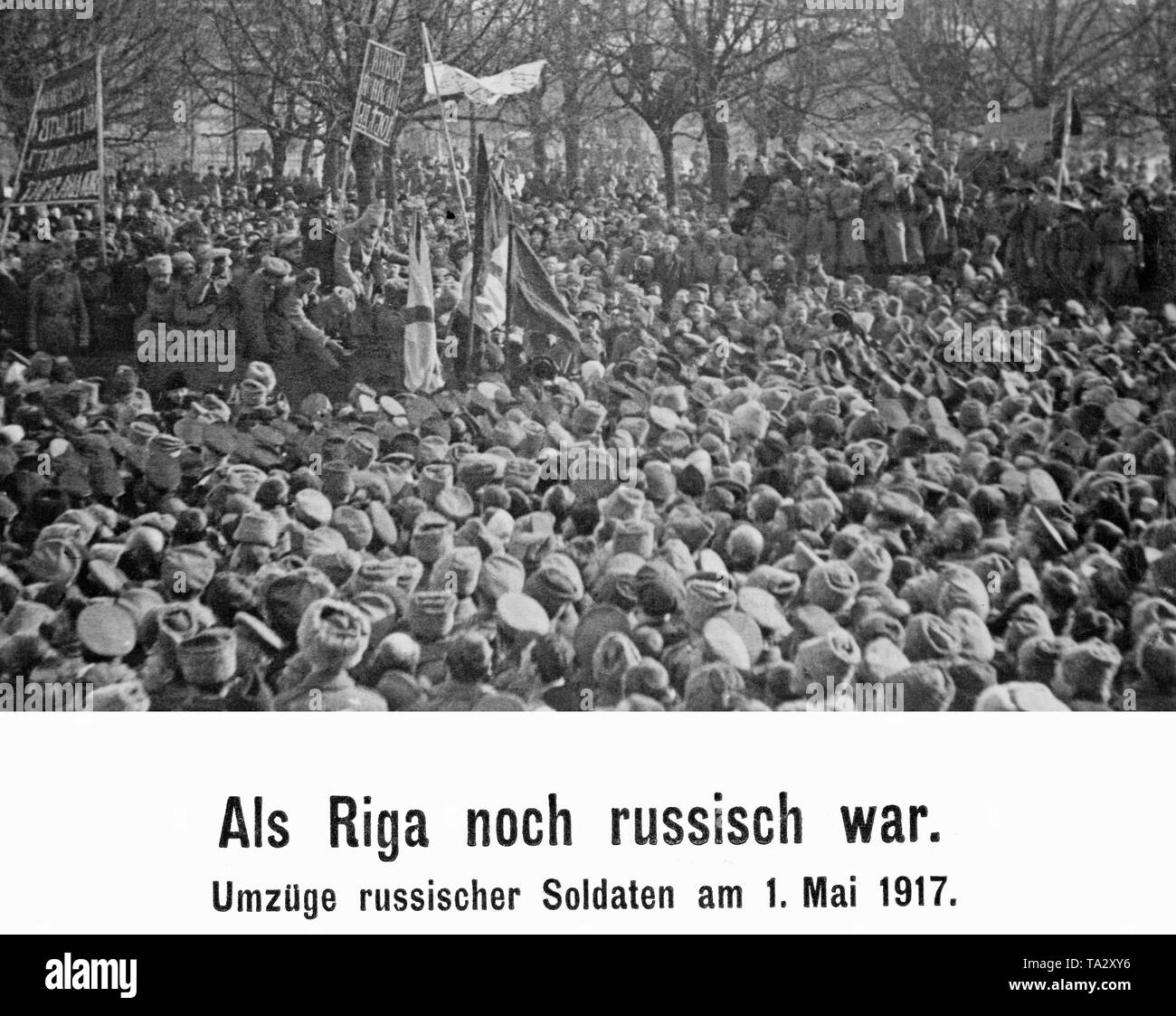 Parade von russischen Soldaten in Riga anlässlich der Feierlichkeiten am 1. Mai. Stockfoto