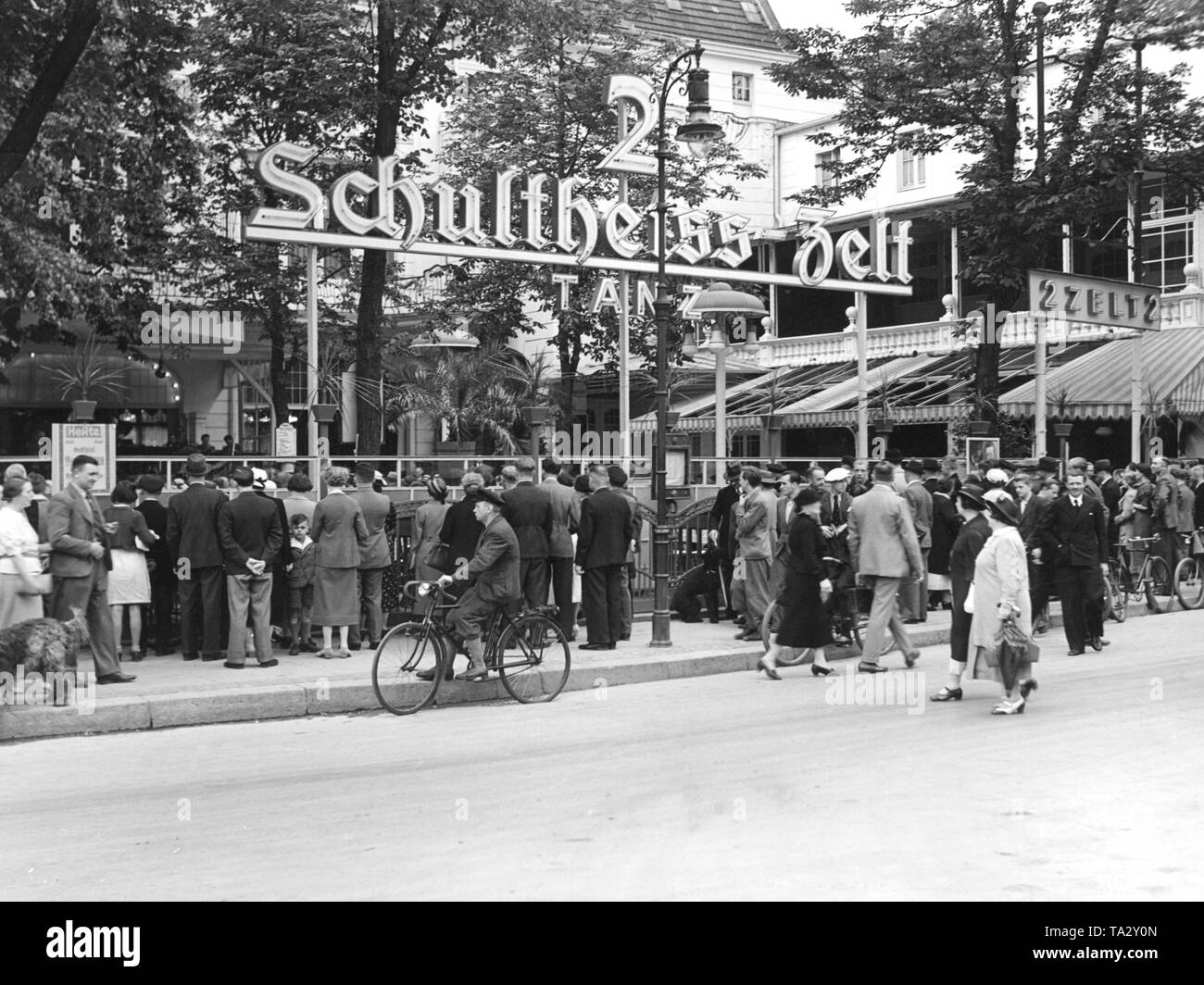 Eingang des Schultheiss Zelt im Tiergarten, in den Zelten. Stockfoto