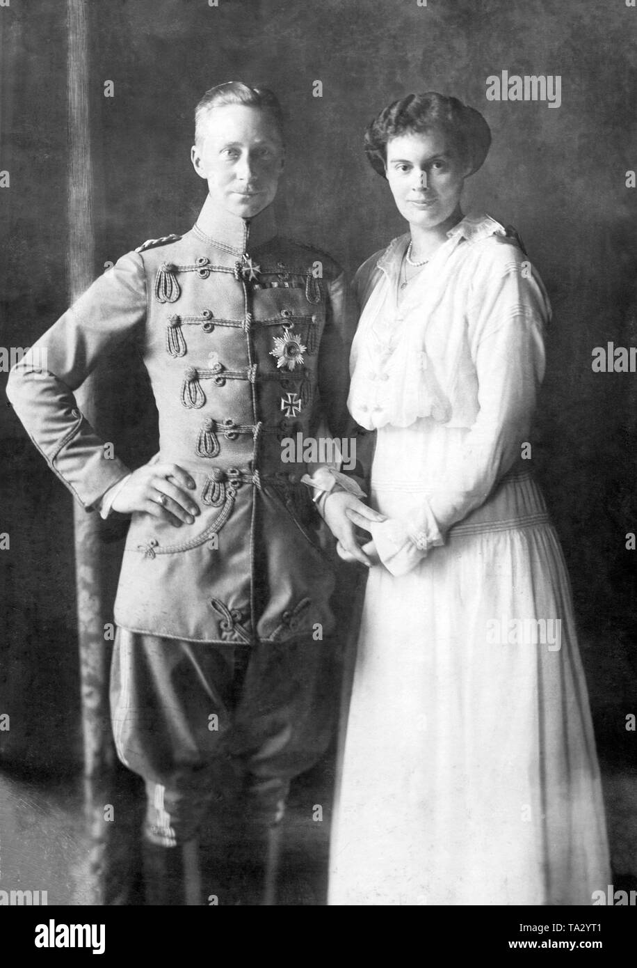 Kronprinz Wilhelm von Preußen Mit seiner Frau Kronprinzessin Cecilie, b. Herzogin von Mecklenburg. Stockfoto