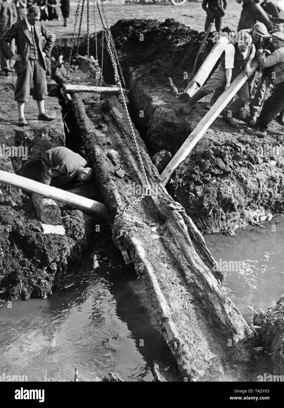 Archäologen die Überreste eines Dugout in Forst (Lausitz). Stockfoto