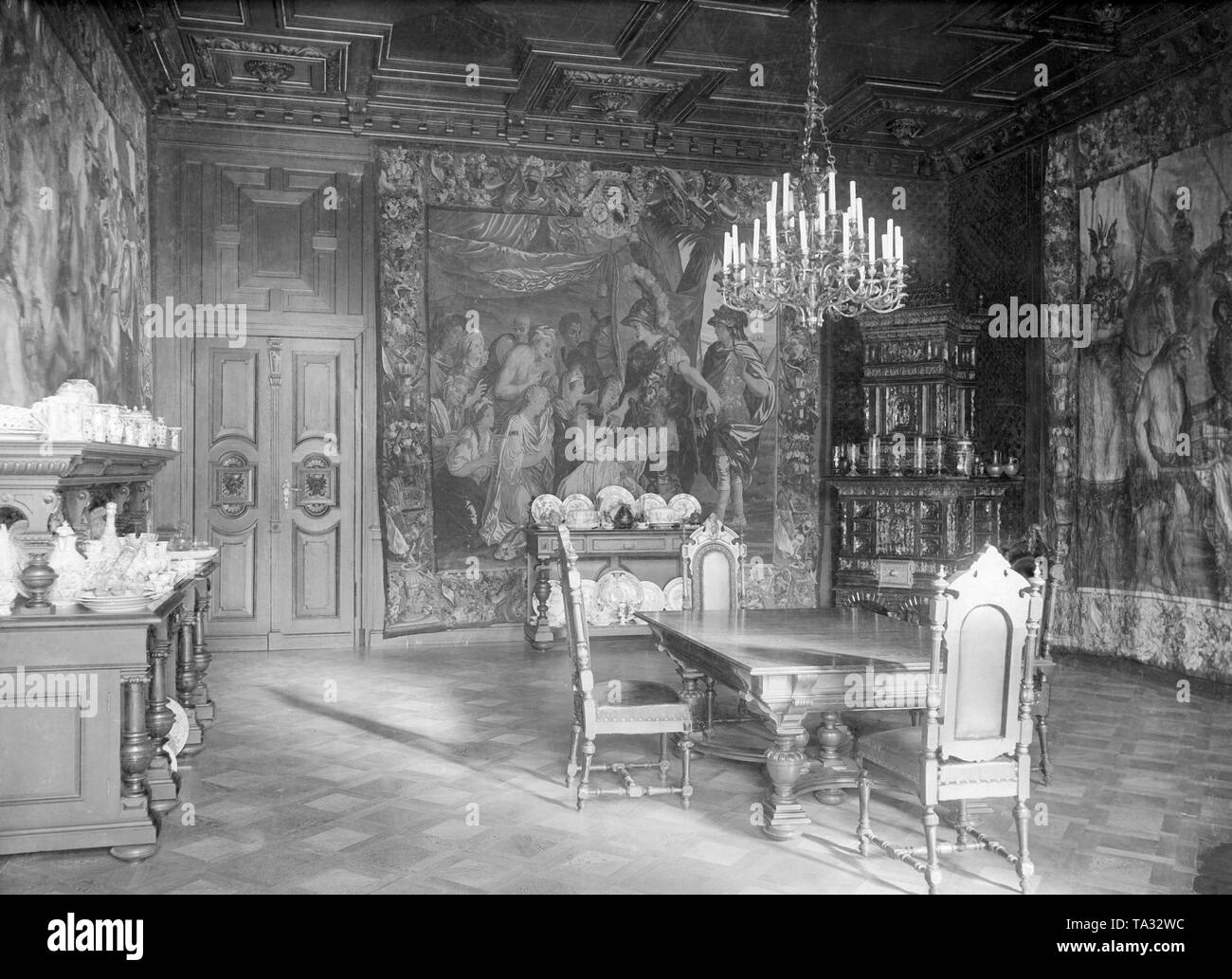 Blick auf den Speisesaal der Residenz Schloss der Herzöge von Sachsen. Meiningen auf der Werra, Preußen. Stockfoto