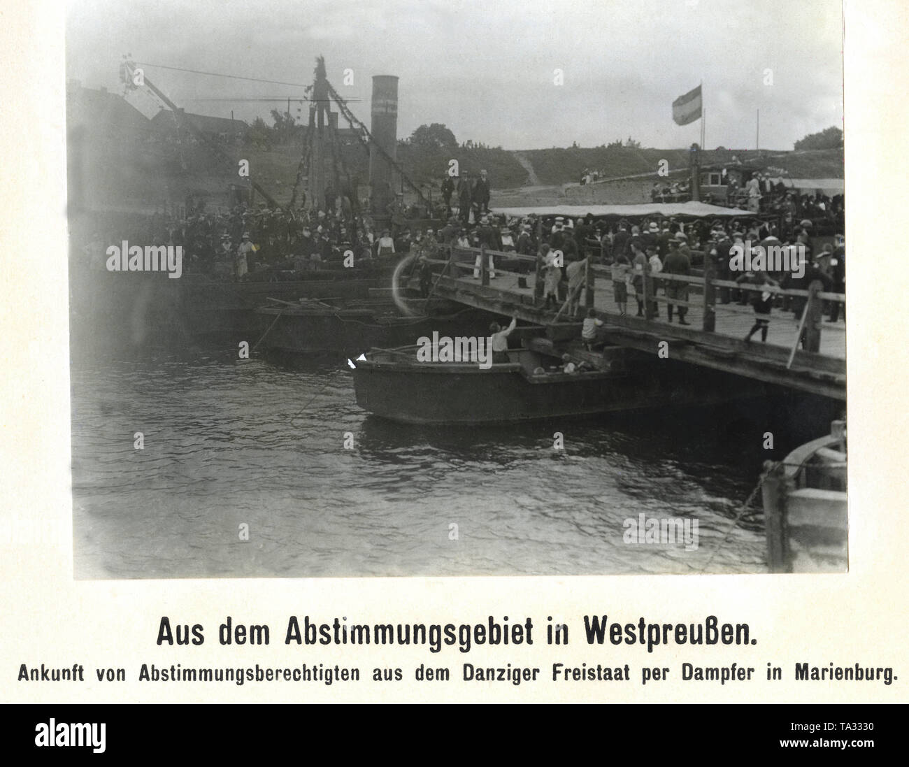 Wähler der Freien Demokratischen Partei reiste auf Dampfern nach Westpreußen über die Zukunft des Gebiets zu entscheiden, im Juni (Undatiertes Foto). Stockfoto