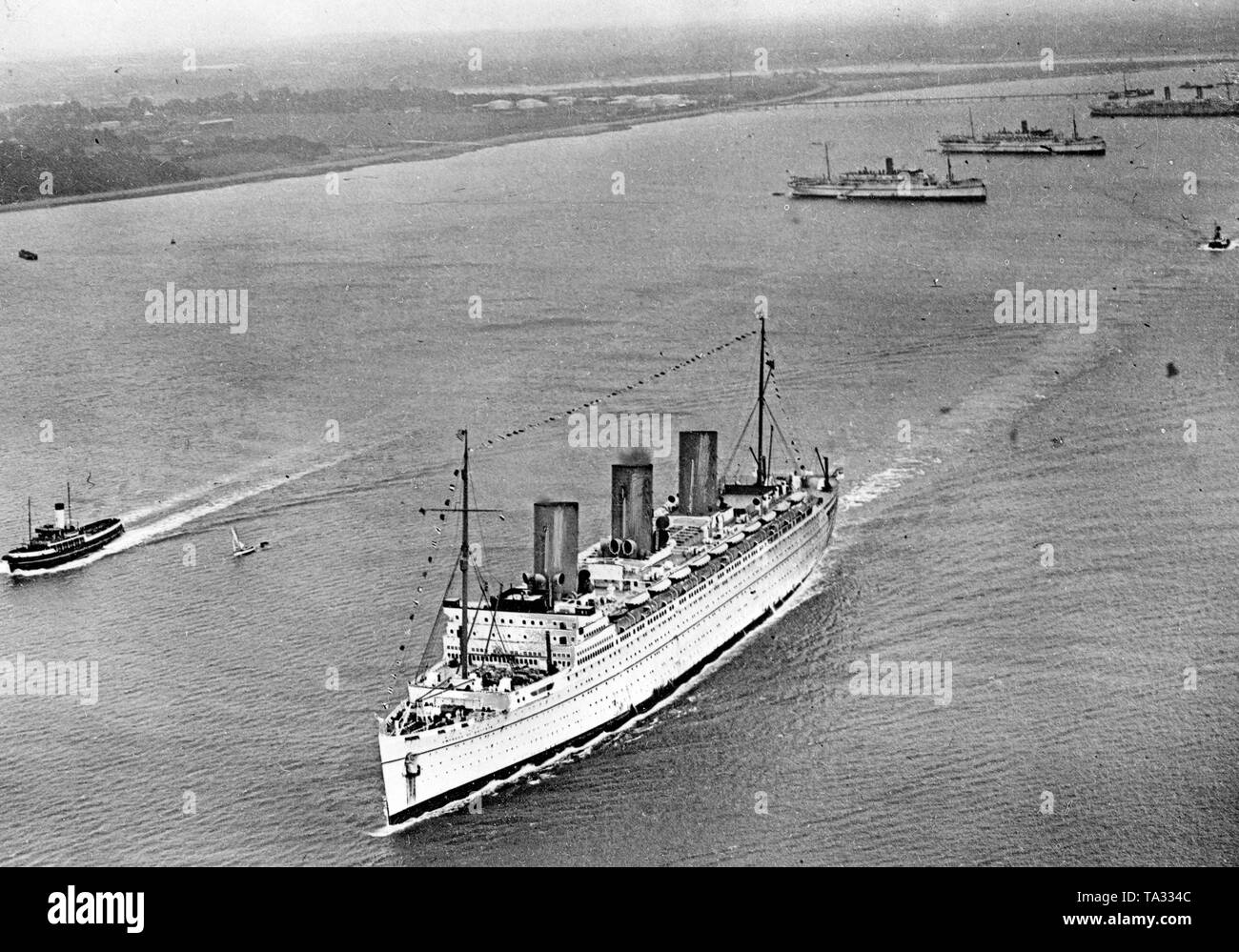 Der Ozeandampfer RMS 'Empress of Britain' zurück zu ihrem Haus, Hafen von Southampton nach einer World Tour. Stockfoto