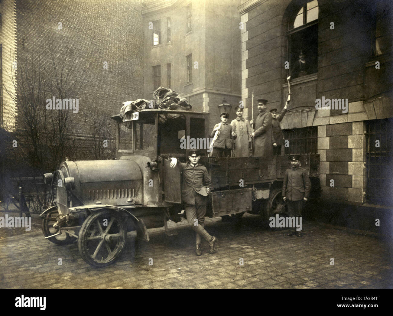 Regierung Loyalisten Store die gefangengenommenen aufständischen Waffen in der Berliner ordnance Depot. Stockfoto
