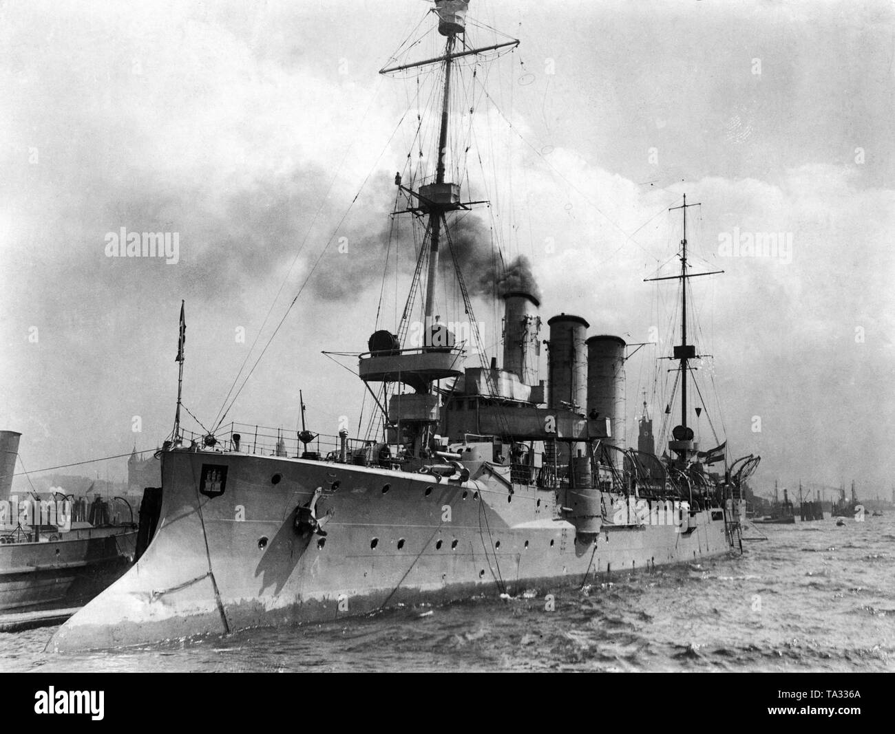 Das Bild zeigt den kleinen Kreuzer "Hamburg" in Wilhelmshaven. Am 16.2.1926 die Schule Schiff mit mehr als 100 Kadetten auf einer 15-monatigen Weltreise, unter der Leitung des Kapitäns Otto Groos. Stockfoto