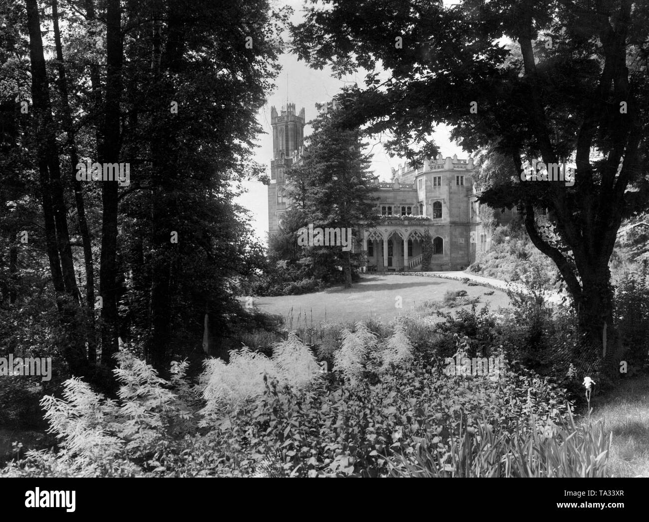Blick auf den Park von elbschloss Eckberg, Dresden, Sachsen. Es wurde 1859 durch Christian Friedrich Arnold gebaut. Stockfoto