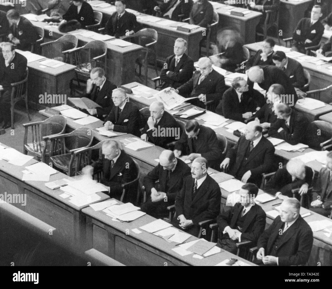 Joseph Goebbels (Zweiter von rechts) und Reich Außenminister Freiherr von Neurath (r.) Bei einer Sitzung des Völkerbundes in Genf im Jahre 1933. Foto: Alfred Eisenstaedt. Stockfoto