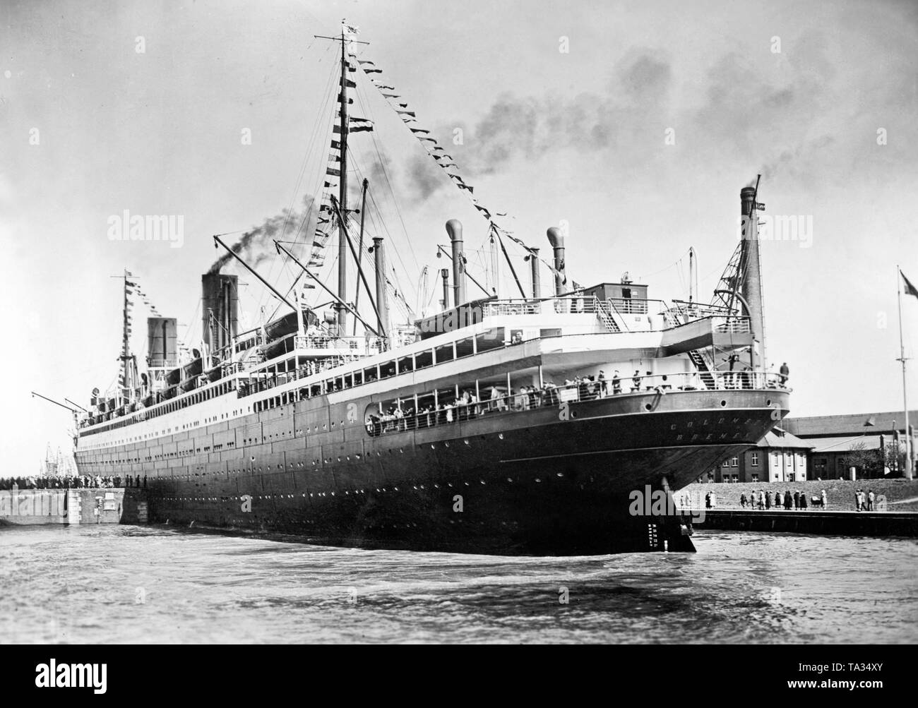 Der ozean Liner "Columbus" des Norddeutschen Lloyd in den Hafen gebracht  wird Stockfotografie - Alamy