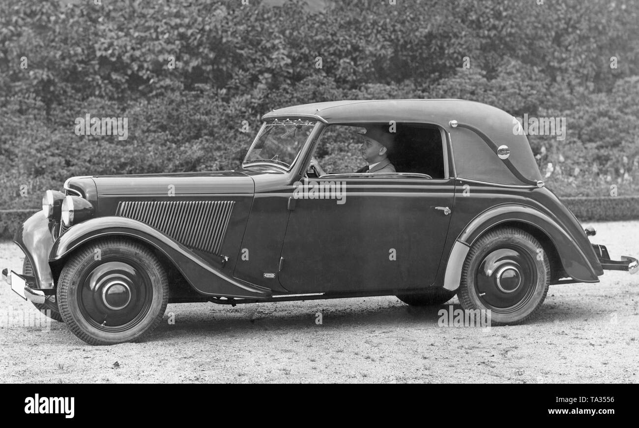 Ein Adler Trumpf Junior mit Cabrio Körper. Die Trumpf Junior mit Frontantrieb war das erfolgreichste Modell der Adler, über 100.000 Autos hergestellt wurden. Stockfoto