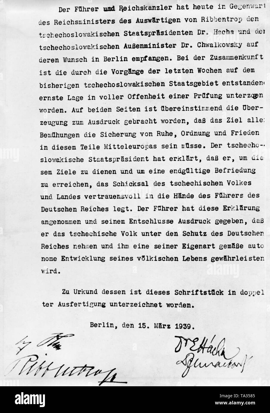 Deutsch-tschechischen Erklärung über die Errichtung des Protektorats Böhmen und Mähren. Der tschechische Präsident Emil Hacha und Außenminister Frantisek Chvalkovsky met Adolf Hitler und Joachim von Ribbentrop in der Neuen Staatskanzlei in Berlin. Die Nationalsozialisten bedroht die Tschechen mit der Bombardierung von Prag. Stockfoto