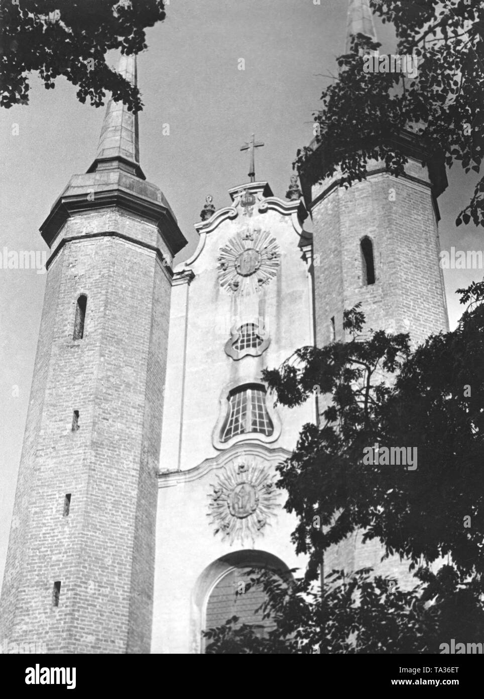 Das Bild zeigt die Kathedrale von Oliwa in Danzig. Es ist der Heiligen Dreifaltigkeit, Jungfrau Maria und der hl. Bernhard gewidmet. Die dreischiffige Basilika am Ende des 12. Jahrhunderts von den Zisterziensern errichtet und gehörte zu einem Kloster. 1925, mit der Gründung der Diözese von Papst Paul VI., wurde die Kirche für die Würde einer Kathedrale erhoben. Stockfoto