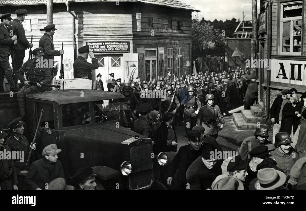 Die UFA-Film "En ohne Vaterland" von 1937 ist über die Freikorps 'Eiserne Division", eine freiwillige Einheit, bestehend aus Deutschen und Baltischen Deutschen kämpfen für die neu gegründeten Baltischen Staaten gegen die sowjetische Rote Armee. Stockfoto