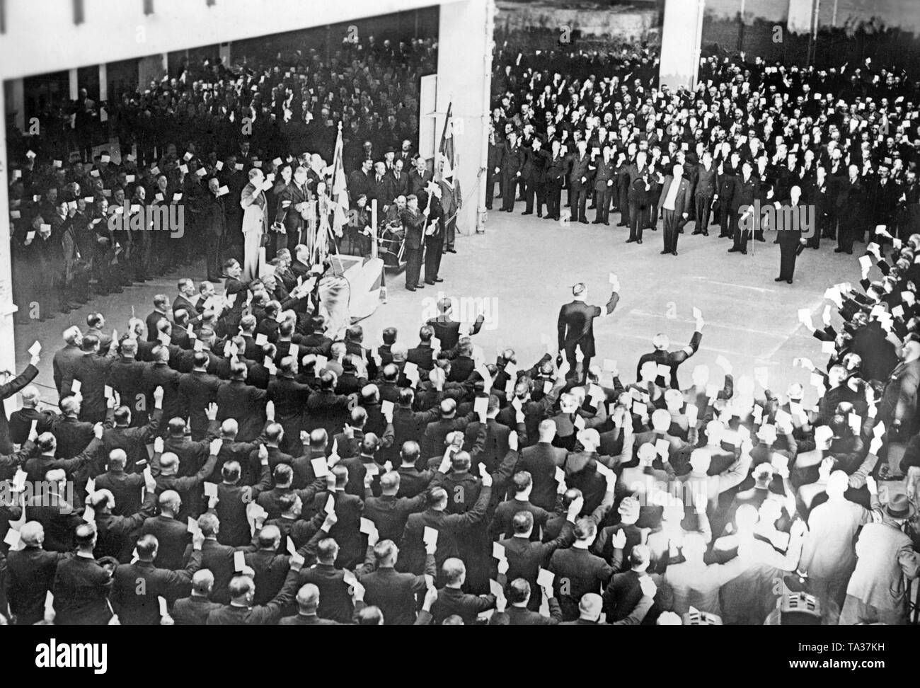 Vereidigung von 1.200 Mitgliedern der britischen Royal Legion am 8. August 1938, in London Stadion. Sie waren in der Tschechoslowakei geschickt, um die ordnungsgemäße Umsetzung der Vereinbarungen des Münchener Abkommens zu überwachen, und die Polizei Aufgaben wahrzunehmen. Stockfoto