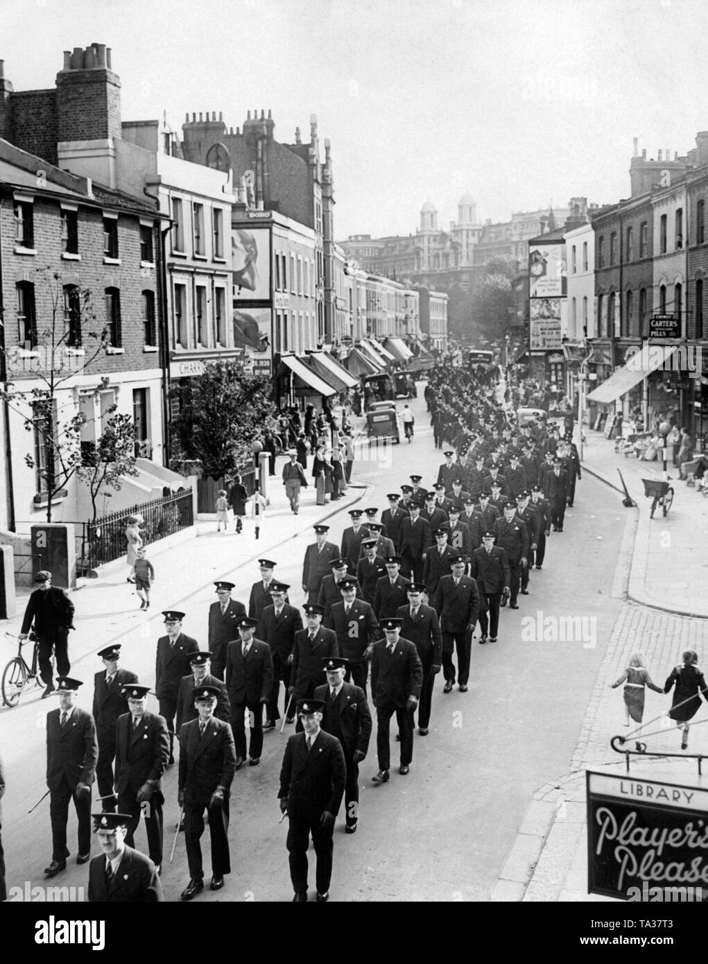 Mitglieder der Royal British Legion Marsch durch die Straßen von London am 8. Oktober 1938, bevor in der Tschechoslowakei gesendet werden auf die polizeiliche Aufgaben. Stockfoto