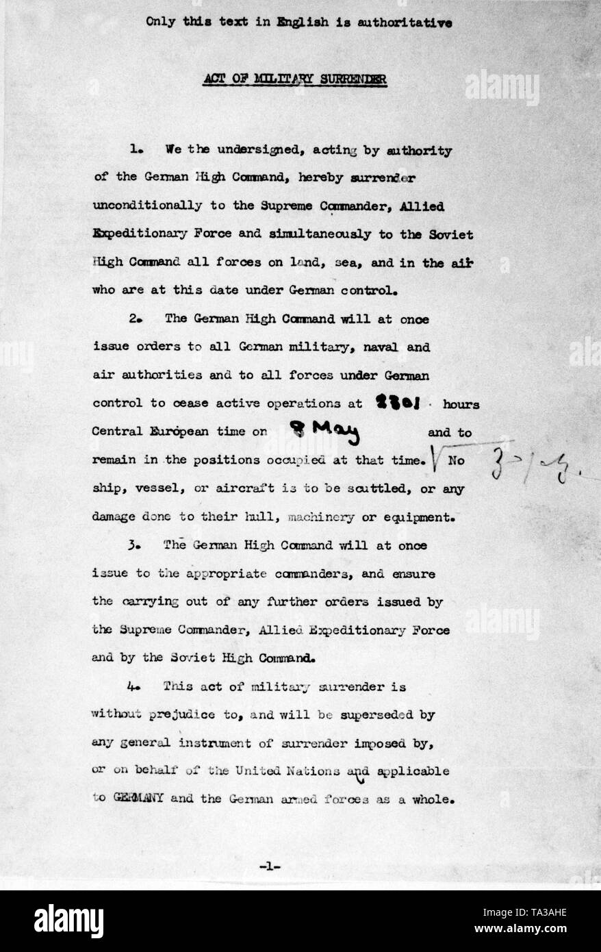 Die zweite Seite des Dokuments der Kapitulation der Wehrmacht in Reims, die in der Zentrale der General Eisenhower durch General Jodl unterzeichnet wurde im Auftrag der Deutschen Wehrmacht. Stockfoto