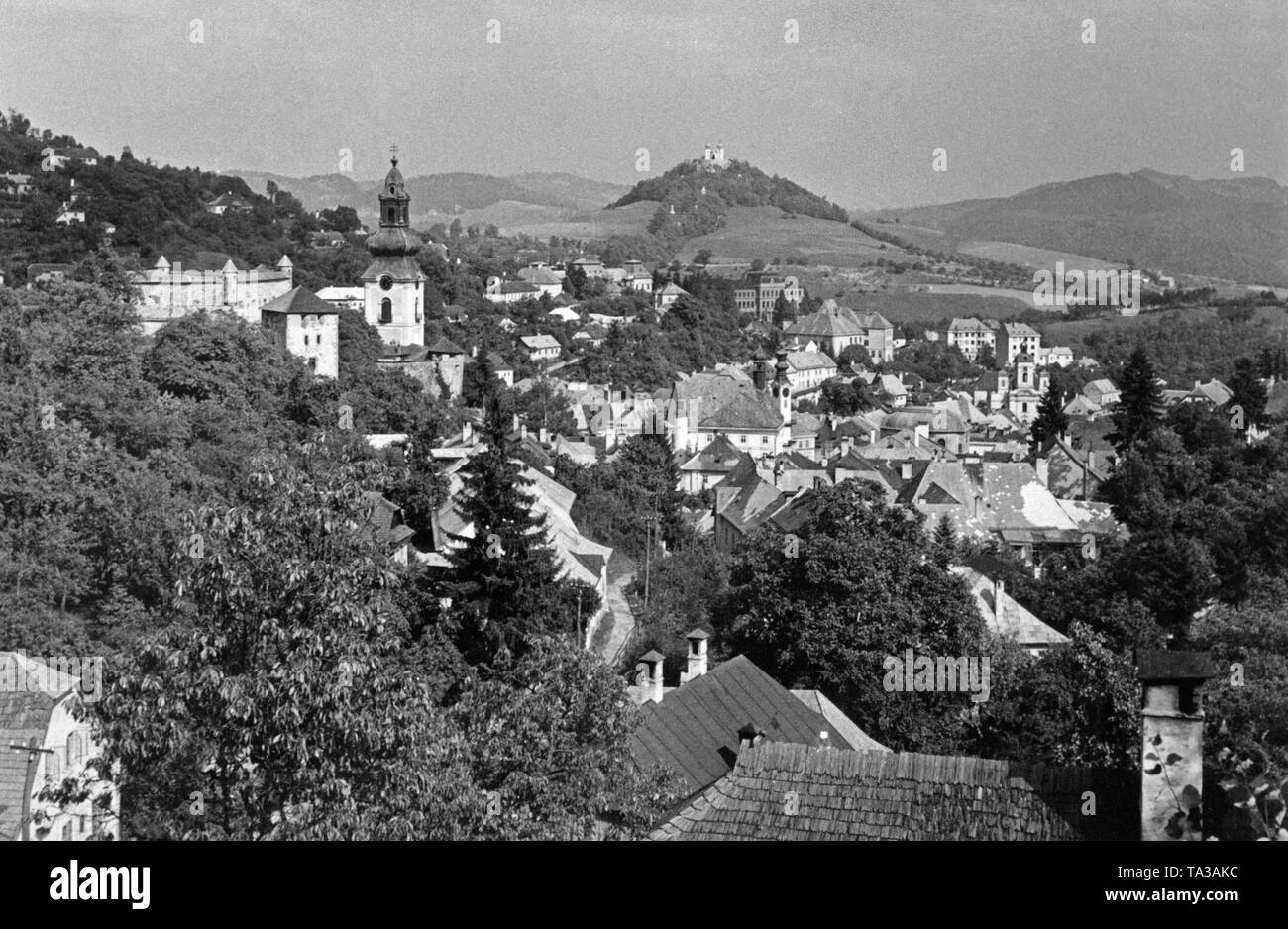 Ansicht der slowakischen Stadt Banksa Staivnica, wo Slowakischen Gruppen der Weißen Partisanenbewegung 1945 gegründet wurden. Der tschechische Widerstand war nur in den letzten Jahren des Krieges mit der Unterstützung der UDSSR gegründet. Stockfoto