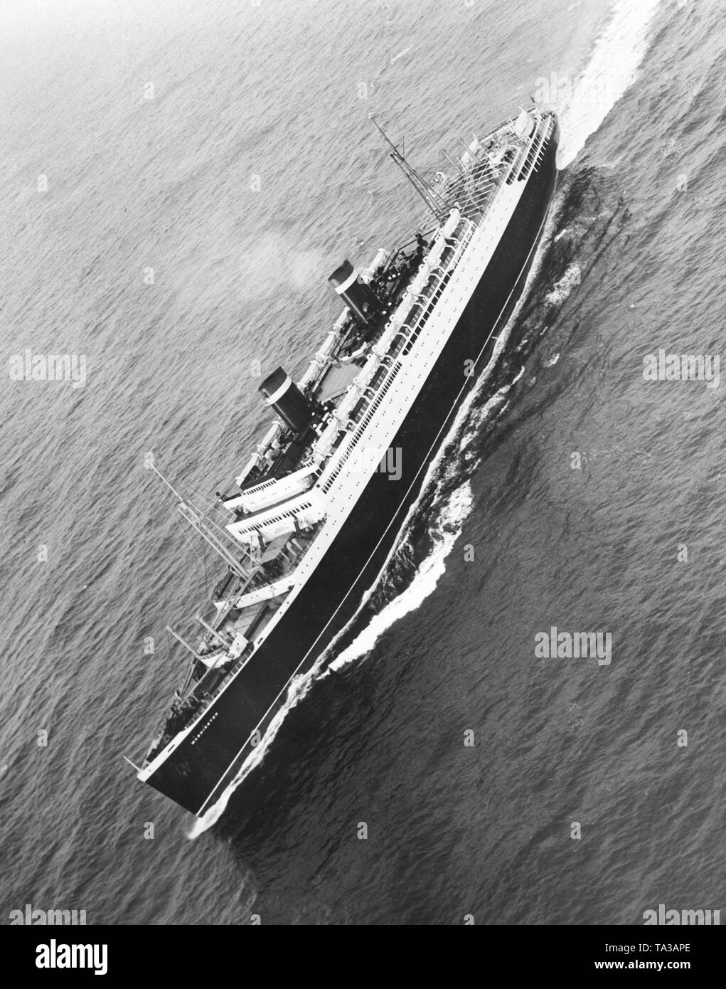 Luftaufnahme der 'Washington' auf See. Die 'Washington' war ein Passagierschiff der United States Lines Stockfoto
