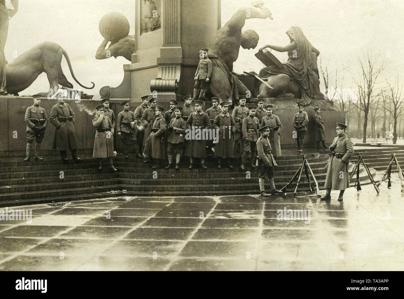 Der Reichstag von militanten Demonstranten während der Diskussionen über die Betriebsräte Handeln geschützt werden. Stockfoto