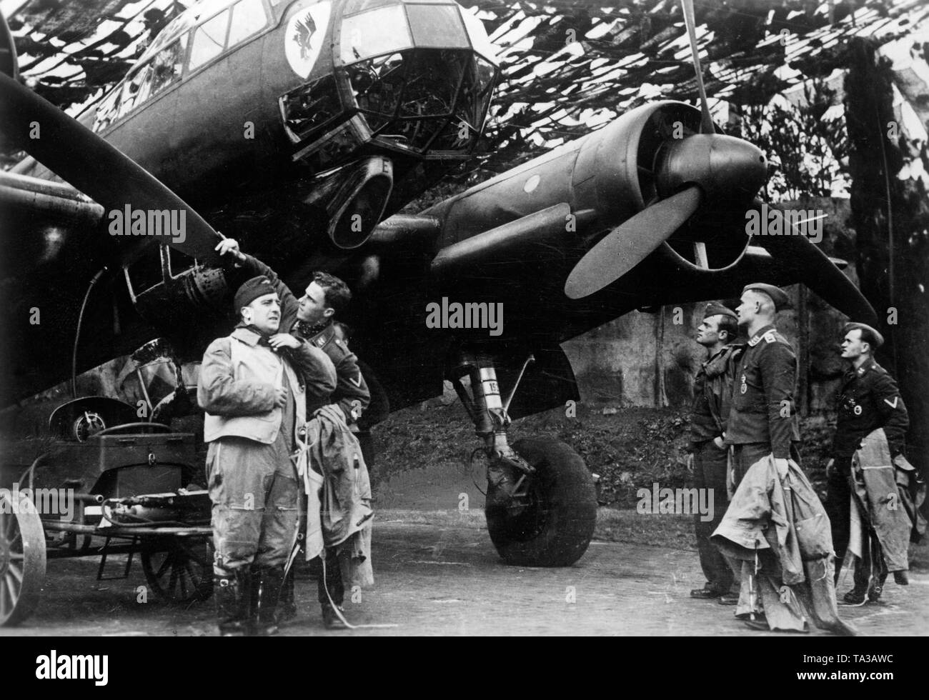 Gruppe I des Kampfgeschwader (Bomber Wing) 30 der Luftwaffe. Auch bekannt als "Adler" Geschwader nach seinem Emblem, ein Fallender Adler auf weißem Untergrund genannt, hier auf einer Junkers Ju 88 dargestellt. Foto: kriegsberichterstatter Sessler. Stockfoto
